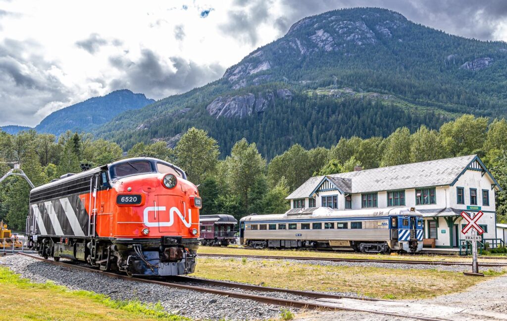 CN 6520 and BC-21 at Station